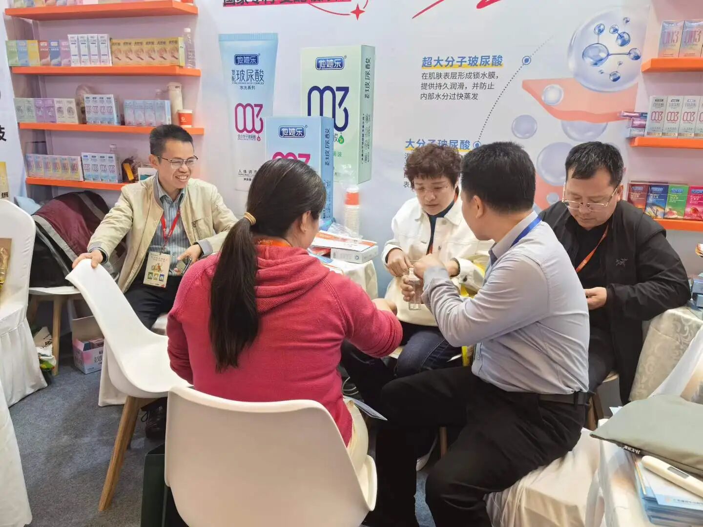在西鼎會(huì),一款“護(hù)膚級(jí)”私護(hù)產(chǎn)品讓藥店老板們主動(dòng)伸手體驗(yàn)4.jpg
